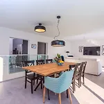 Perla Blu With 4 Bedrooms, Heated Pool, Jacuzzi, 50m From Villa