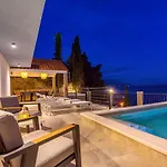 Villa Perla Blu With 4 Bedrooms, Heated Pool, Jacuzzi, 50m From