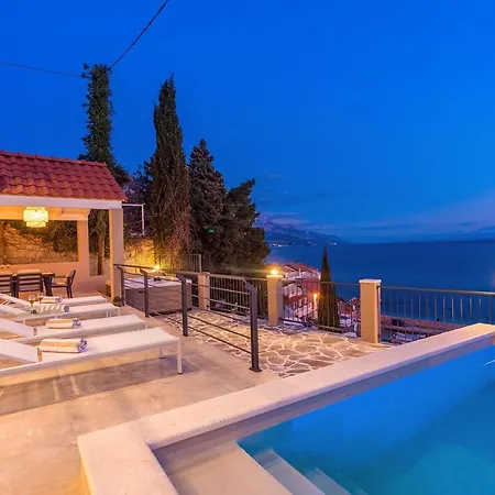 Perla Blu With 4 Bedrooms, Heated Pool, Jacuzzi, 50m From 别墅 皮萨克