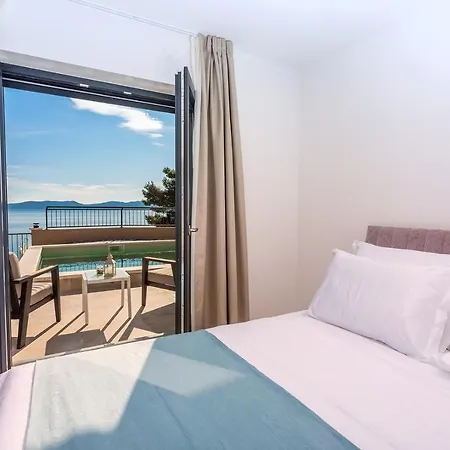 Perla Blu With 4 Bedrooms, Heated Pool, Jacuzzi, 50m From 皮萨克
