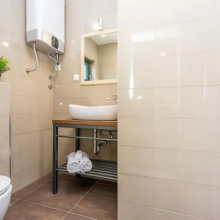 Perla Blu With 4 Bedrooms, Heated Pool, Jacuzzi, 50m From 皮萨克