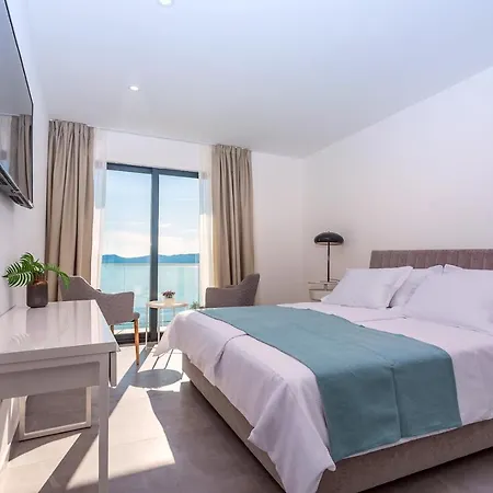 Perla Blu With 4 Bedrooms, Heated Pool, Jacuzzi, 50m From 别墅 皮萨克