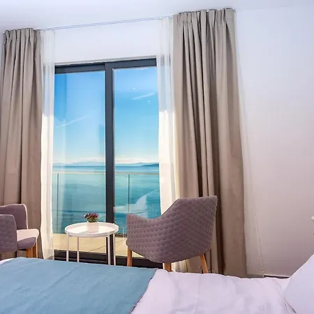 Perla Blu With 4 Bedrooms, Heated Pool, Jacuzzi, 50m From 别墅