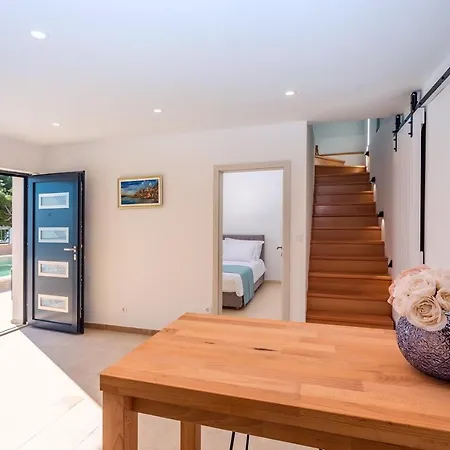 Perla Blu With 4 Bedrooms, Heated Pool, Jacuzzi, 50m From 别墅