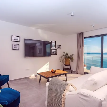 Perla Blu With 4 Bedrooms, Heated Pool, Jacuzzi, 50m From