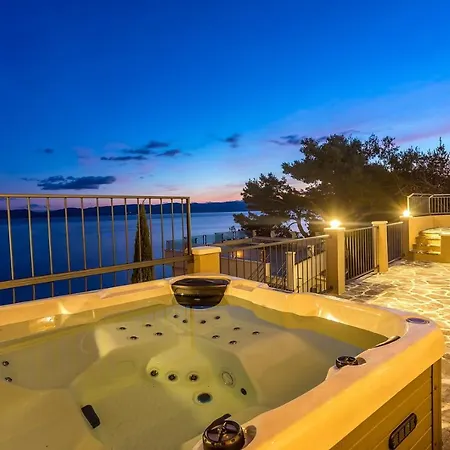 Perla Blu With 4 Bedrooms, Heated Pool, Jacuzzi, 50m From 别墅